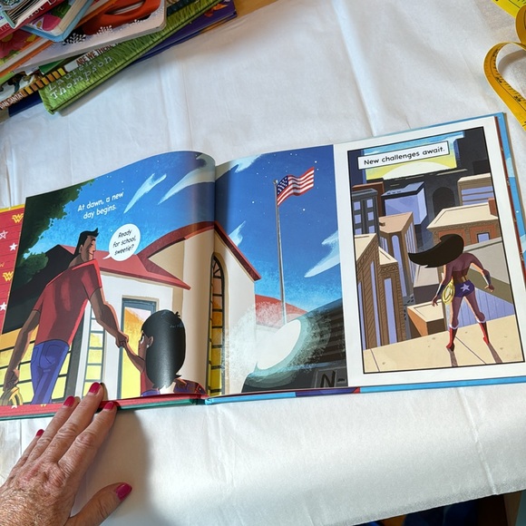 🍀2/10.00🍀 DC Be A Star, Wonder Woman hardcover like new condition - Picture 8 of 12